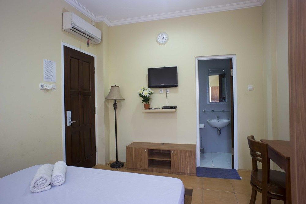 Hotel Reddoorz @ Kwitang à Jakarta Extérieur photo