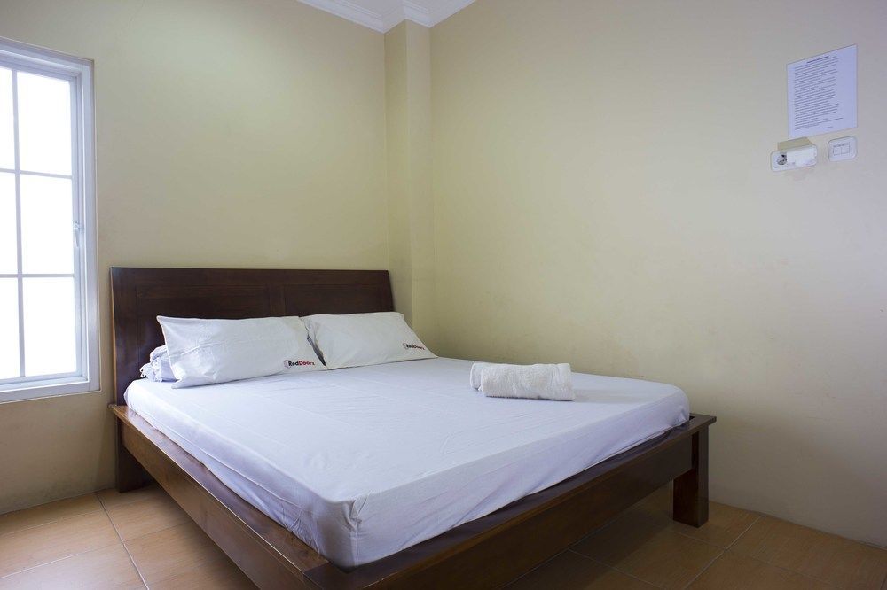 Hotel Reddoorz @ Kwitang à Jakarta Extérieur photo