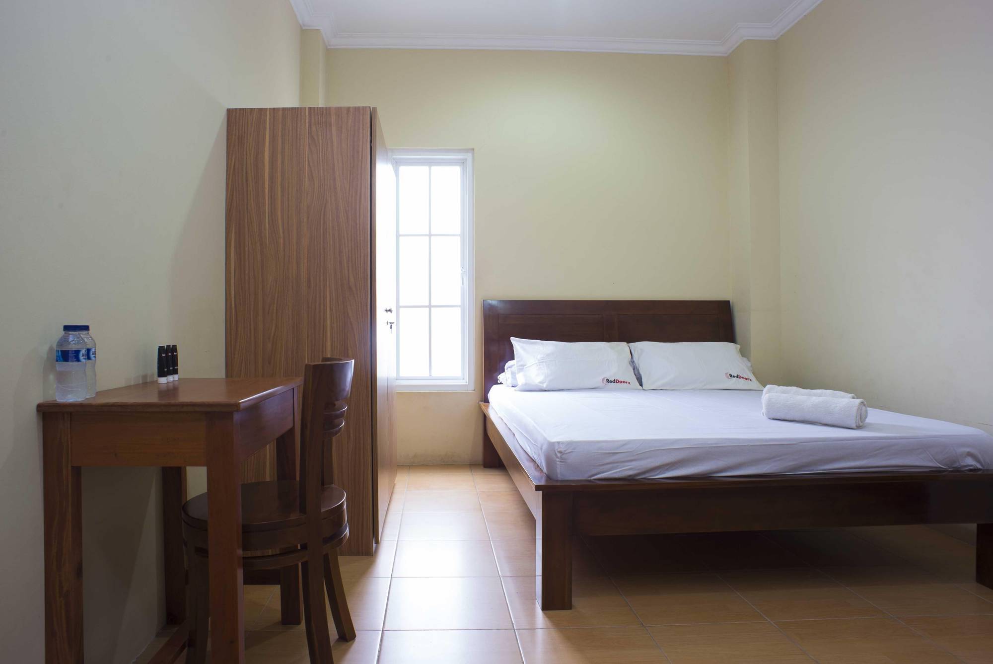 Hotel Reddoorz @ Kwitang à Jakarta Extérieur photo